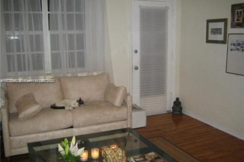 Condominio en venta en Miami Beach, Florida, 1 dormitorio, 46.45 m2 № 1985505 - foto 2