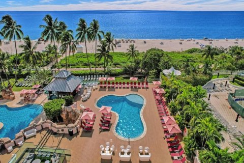 Condo in Miami Beach, Florida, 2 bedrooms № 2340400 - photo 25