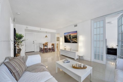 Condo in Miami Beach, Florida, 2 bedrooms № 2340400 - photo 3