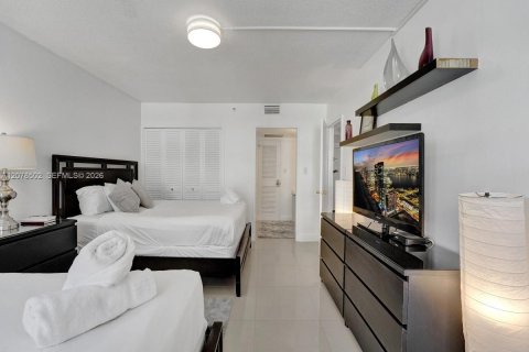 Condo in Miami Beach, Florida, 2 bedrooms № 2340400 - photo 11
