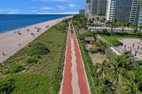 Condo in Miami Beach, Florida, 2 bedrooms № 2340400 - photo 21