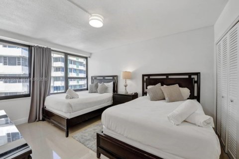 Condo in Miami Beach, Florida, 2 bedrooms № 2340400 - photo 9