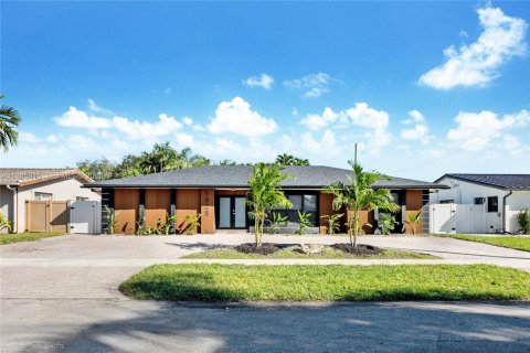 Купить виллу или дом в Майами, Флорида 6 спален, 270.07м2, № 2079788 - фото 3
