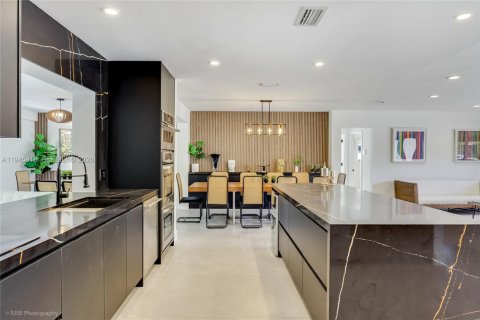 Купить виллу или дом в Майами, Флорида 6 спален, 270.07м2, № 2079788 - фото 7