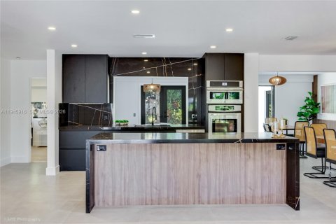 Купить виллу или дом в Майами, Флорида 6 спален, 270.07м2, № 2079788 - фото 6