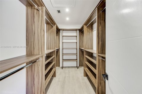 Купить виллу или дом в Майами, Флорида 6 спален, 270.07м2, № 2079788 - фото 19