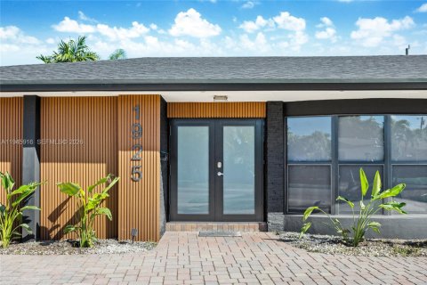 Villa ou maison à Miami, Floride 6 chambres, 270.07 m2 № 2079788