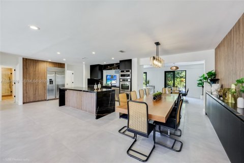 Купить виллу или дом в Майами, Флорида 6 спален, 270.07м2, № 2079788 - фото 11