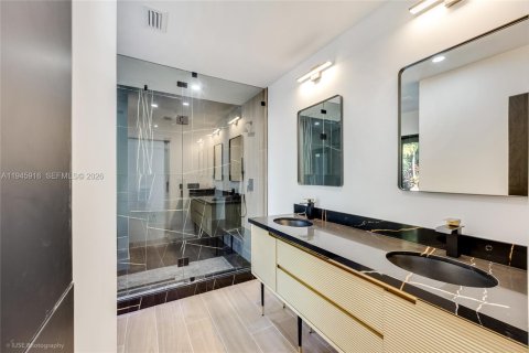 Купить виллу или дом в Майами, Флорида 6 спален, 270.07м2, № 2079788 - фото 20