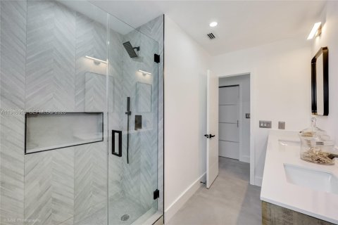 Купить виллу или дом в Майами, Флорида 6 спален, 270.07м2, № 2079788 - фото 17