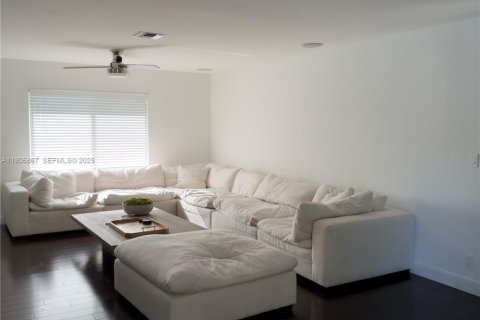 Casa en venta en Davie, Florida, 3 dormitorios, 199.28 m2 № 1983478 - foto 27