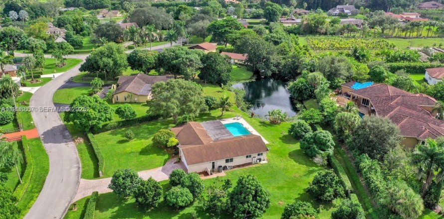 Casa en Davie, Florida 3 dormitorios, 199.28 m2 № 1983478