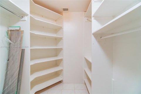 Condo in Aventura, Florida, 2 bedrooms  № 2015067 - photo 8