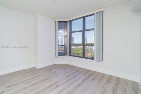 Condo in Aventura, Florida, 2 bedrooms  № 2015067 - photo 14