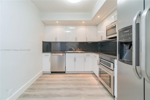 Condo in Aventura, Florida, 2 bedrooms  № 2015067 - photo 3