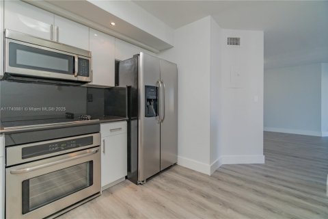 Condo in Aventura, Florida, 2 bedrooms  № 2015067 - photo 4