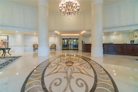 Condo in Aventura, Florida, 2 bedrooms  № 2015067 - photo 26