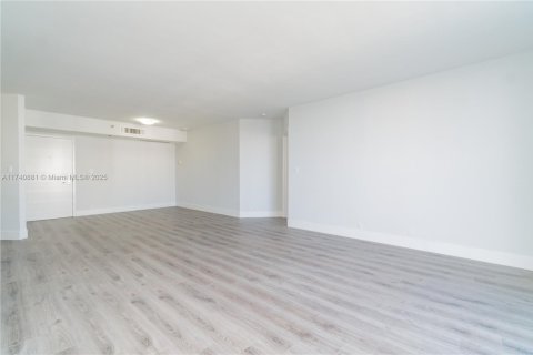 Condo in Aventura, Florida, 2 bedrooms  № 2015067 - photo 6