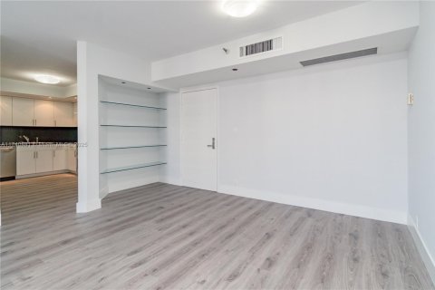 Condo in Aventura, Florida, 2 bedrooms  № 2015067 - photo 5