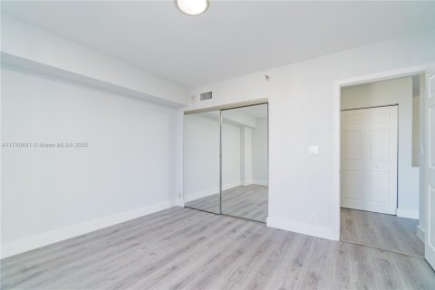 Condo in Aventura, Florida, 2 bedrooms  № 2015067 - photo 15