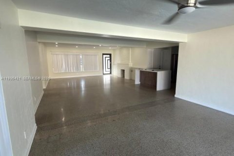 House in Fort Lauderdale, Florida 3 bedrooms, 172.98 sq.m. № 1994123 - photo 4
