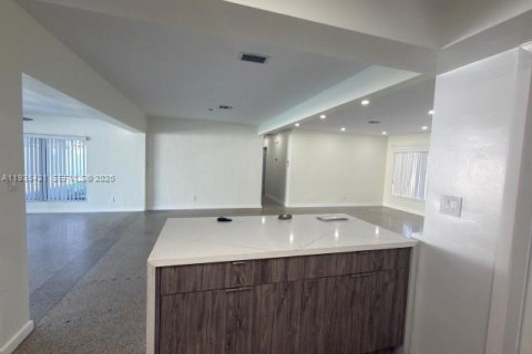 House in Fort Lauderdale, Florida 3 bedrooms, 172.98 sq.m. № 1994123 - photo 8