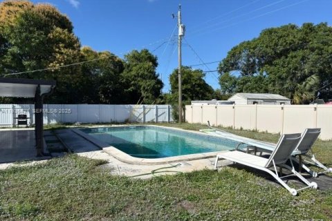 House in Fort Lauderdale, Florida 3 bedrooms, 172.98 sq.m. № 1994123 - photo 21