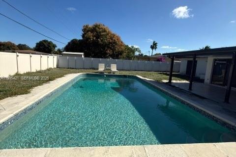 House in Fort Lauderdale, Florida 3 bedrooms, 172.98 sq.m. № 1994123 - photo 18