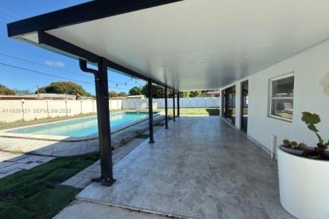 House in Fort Lauderdale, Florida 3 bedrooms, 172.98 sq.m. № 1994123 - photo 19