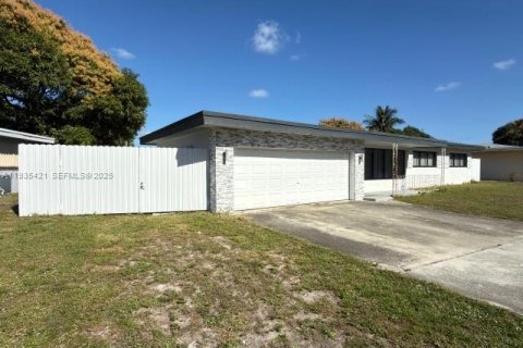 House in Fort Lauderdale, Florida 3 bedrooms, 172.98 sq.m. № 1994123 - photo 2