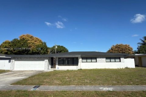 House in Fort Lauderdale, Florida 3 bedrooms, 172.98 sq.m. № 1994123 - photo 3