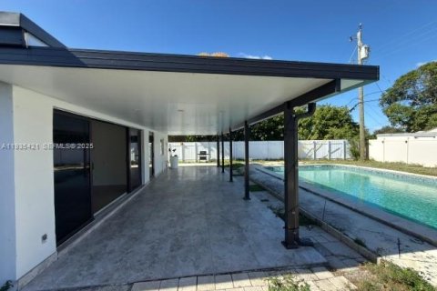 House in Fort Lauderdale, Florida 3 bedrooms, 172.98 sq.m. № 1994123 - photo 20