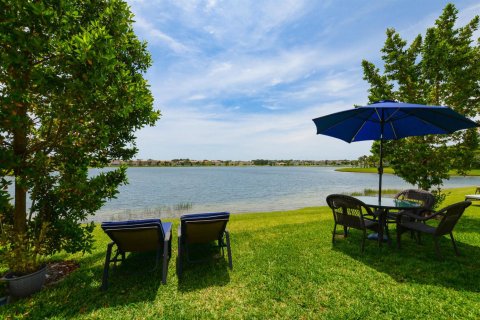 House in Port St. Lucie, Florida 3 bedrooms, 235.41 sq.m. № 2246326 - photo 15