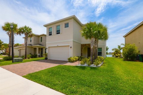 House in Port St. Lucie, Florida 3 bedrooms, 235.41 sq.m. № 2246326 - photo 5