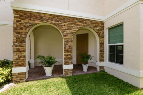 House in Port St. Lucie, Florida 3 bedrooms, 235.41 sq.m. № 2246326 - photo 4