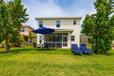 House in Port St. Lucie, Florida 3 bedrooms, 235.41 sq.m. № 2246326 - photo 13