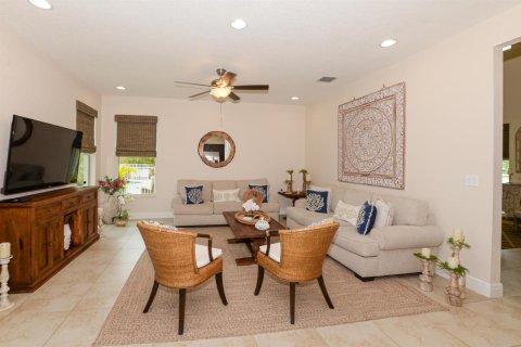 House in Port St. Lucie, Florida 3 bedrooms, 235.41 sq.m. № 2246326 - photo 10