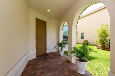 House in Port St. Lucie, Florida 3 bedrooms, 235.41 sq.m. № 2246326 - photo 3