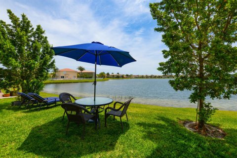 House in Port St. Lucie, Florida 3 bedrooms, 235.41 sq.m. № 2246326 - photo 16