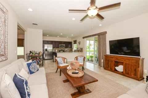 House in Port St. Lucie, Florida 3 bedrooms, 235.41 sq.m. № 2246326 - photo 11
