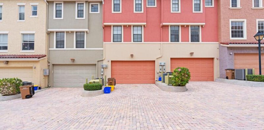 Adosado en West Palm Beach, Florida 3 dormitorios, 148.92 m2 № 1207857