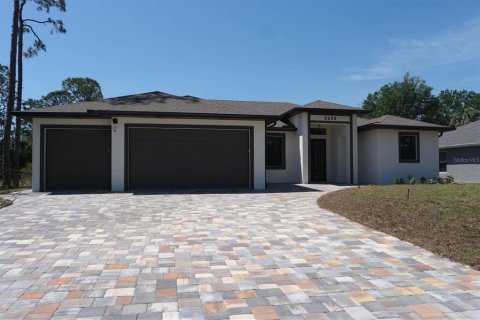 House in North Port, Florida 3 bedrooms, 174.38 sq.m. № 1651066 - photo 1