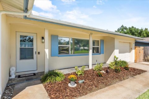 House in Largo, Florida 2 bedrooms, 124.21 sq.m. № 1905491 - photo 5