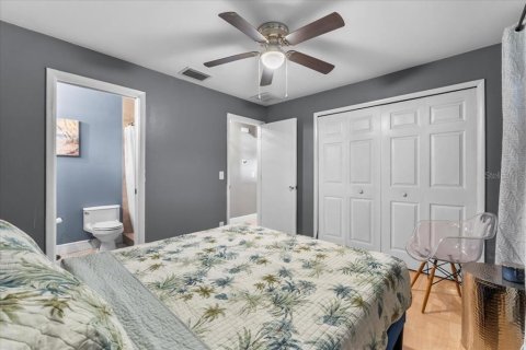 House in Largo, Florida 2 bedrooms, 124.21 sq.m. № 1905491 - photo 28