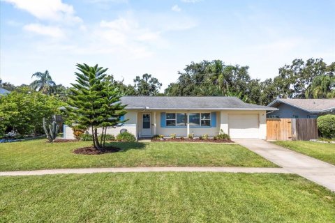 House in Largo, Florida 2 bedrooms, 124.21 sq.m. № 1905491 - photo 3