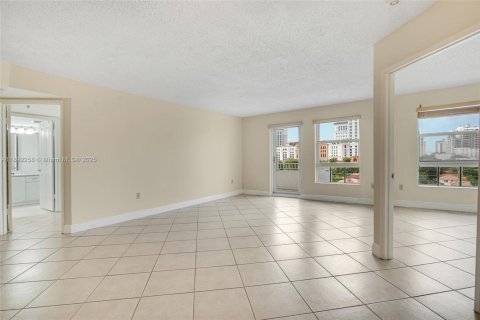 Condo in Miami, Florida, 2 bedrooms  № 1944228 - photo 2