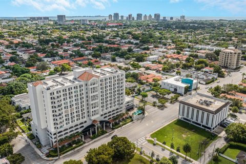 Condo in Miami, Florida, 2 bedrooms  № 1944228 - photo 22