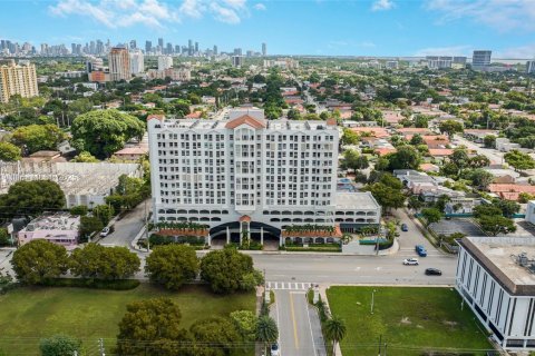 Condo in Miami, Florida, 2 bedrooms  № 1944228 - photo 23
