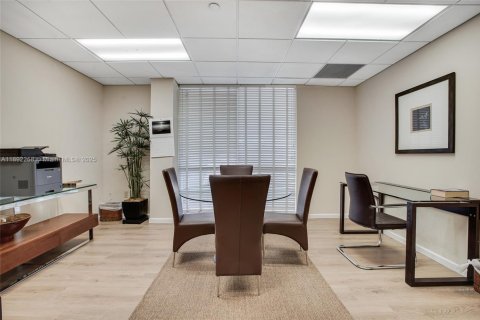 Condo in Miami, Florida, 2 bedrooms  № 1944228 - photo 19