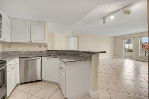 Condo in Miami, Florida, 2 bedrooms  № 1944228 - photo 6